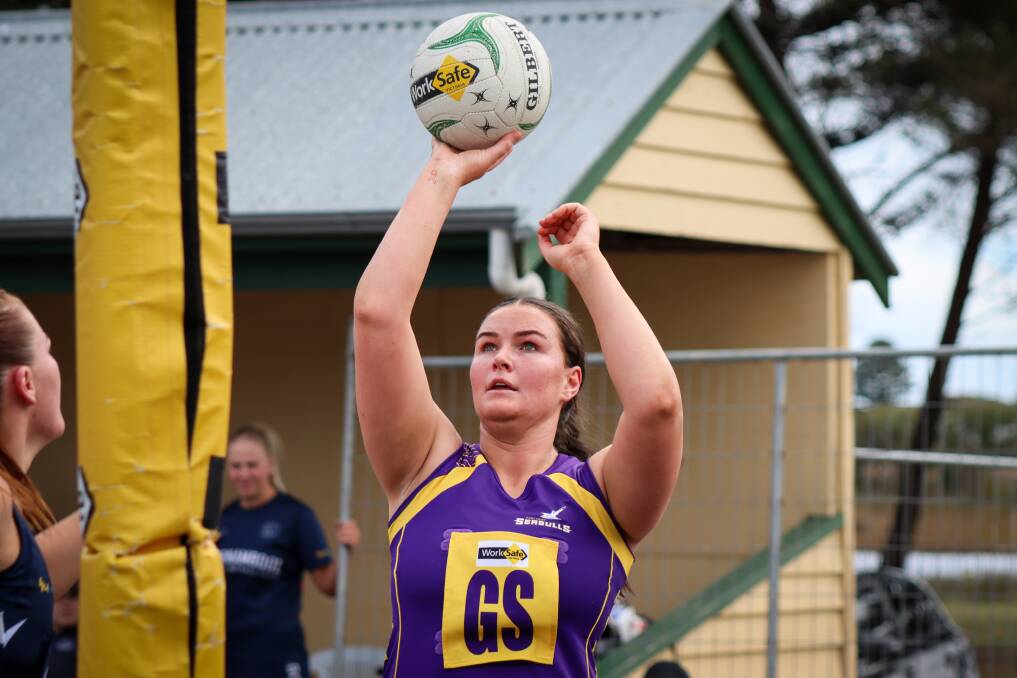 Port Fairy goal shooter Jessika Tobin-Salzman lines up a shot. Picture by Justine McCullagh-Beasy 