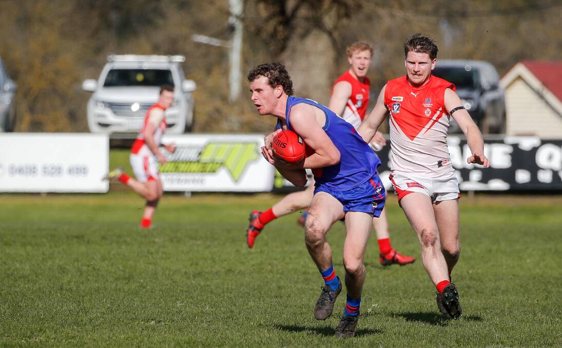 JUGGLING MARK: Hugh Porter on the lead for Terang Mortlake. Picture: Anthony Brady 