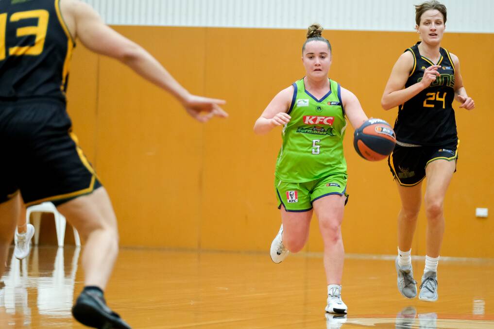 POINT TO PROVE: Mia Mills is one of the Warrnambool Mermaids' options at point guard. Picture: Chris Doheny 