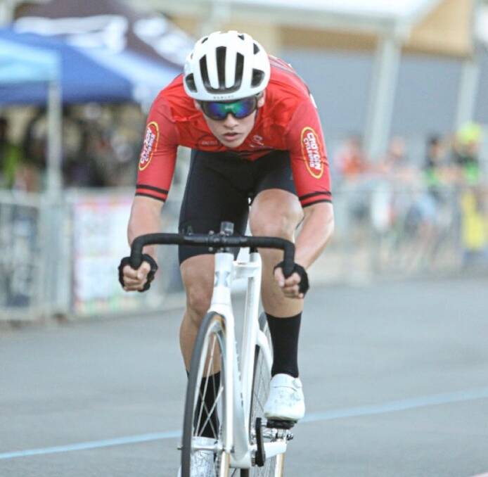 CHARGING ON: Eddie Worrall pushes himself to the limits at Castlemaine on Friday. Picture: Dion Jelbert/Cycling Victoria