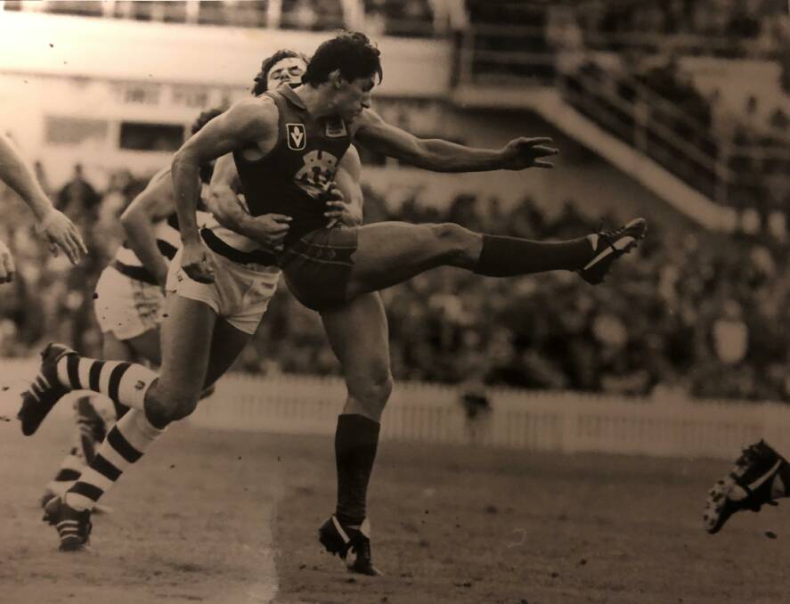 Harris gets a kick away for Fitzroy.