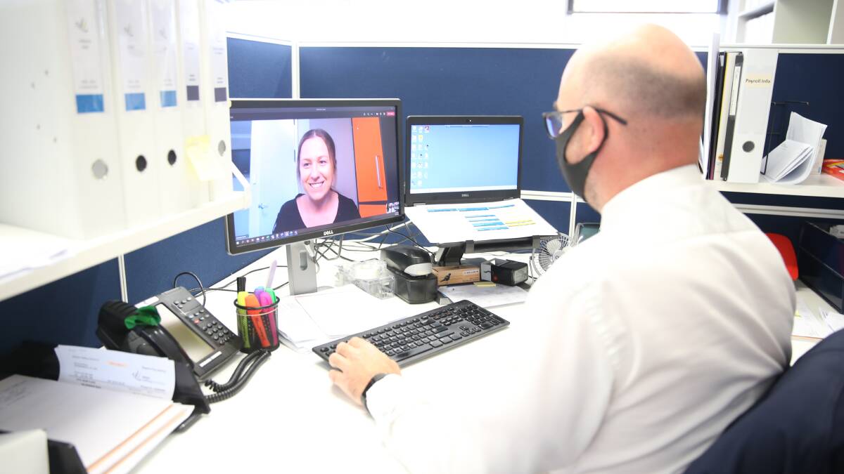 Would your boss let you do this? City employee now working remotely from Darwin