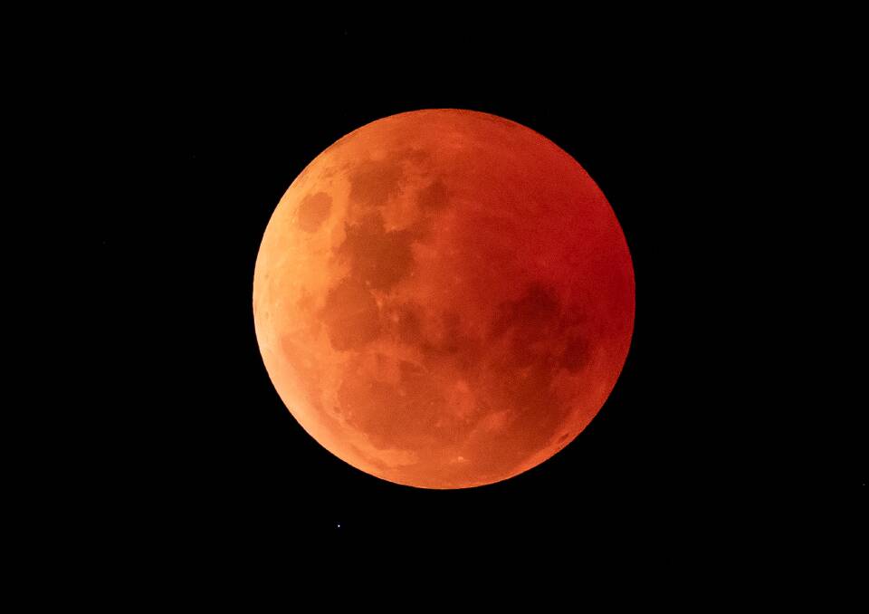 Warrnambool's Perry Cho captured a picture perfect image of Tuesday's blood moon.