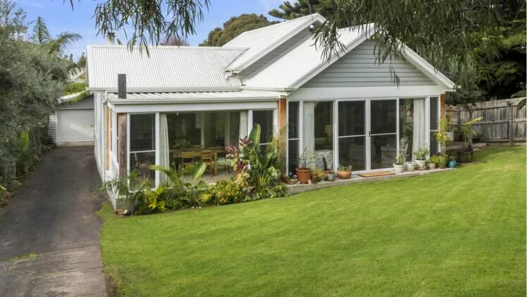 South Warrnambool house sells for $930,000 at online auction