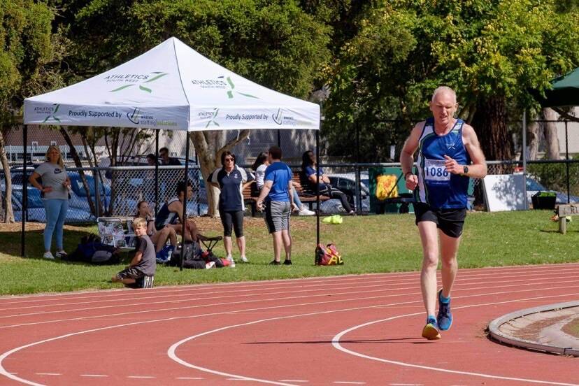 FOR THE TEAM: Craig Bramley competes in a race in Geelong during a recent ASVL round as his fellow Athletics South West Turbines watch on.