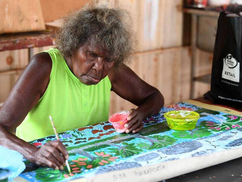 The Productivity Commission is calling for more to be done to prevent fake indigenous art being sold (Jono Searle/AAP PHOTOS)