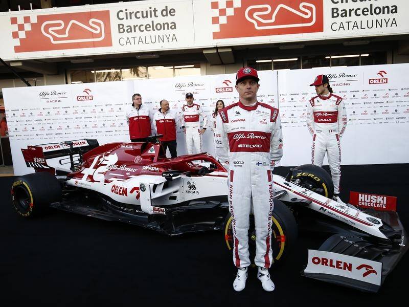 Kimi Raikkonen (C) has helped to unveil the new Alfa Romeo C39 for the 2020 Formula One season.