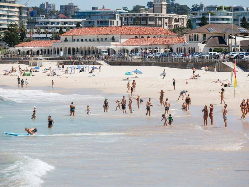 Sweltering conditions continue across NSW with temperatures tipped to hit 40C in Sydney's west. (Nikki Short/AAP PHOTOS)