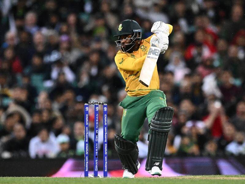 South Africa batter Temba Bavuma will have to overcome an elbow injury to play in the first Test. (Dan Himbrechts/AAP PHOTOS)