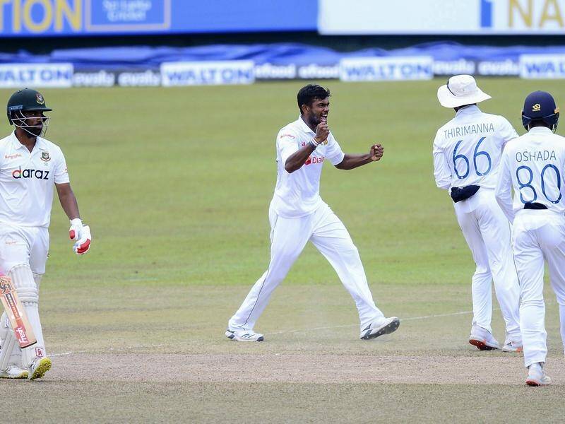 Sri Lanka's Ramesh Mendis (centre) celebrates the wicket of Bangladesh's Tamim Iqbal.