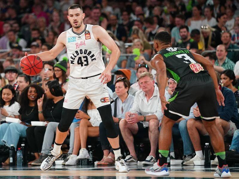 Chris Goulding has led Melbourne Utd to the NBL finals with 28 points in the win over the Phoenix.