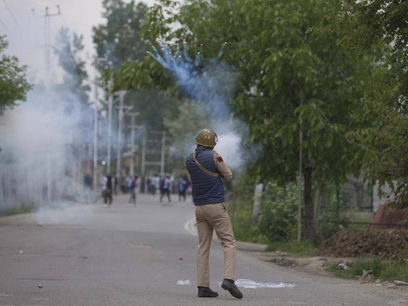 Indian troops and separatist militants have clashed in Kashmir.
