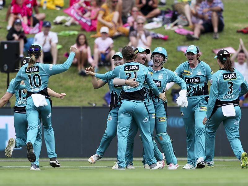 The Brisbane Heat are into their first WBBL final after beating the Sydney Thunder by four runs.