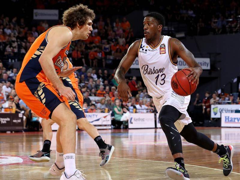 16 points from Lamar Patterson (r) wasn't enough to get the Bullets a win over the Taipans.
