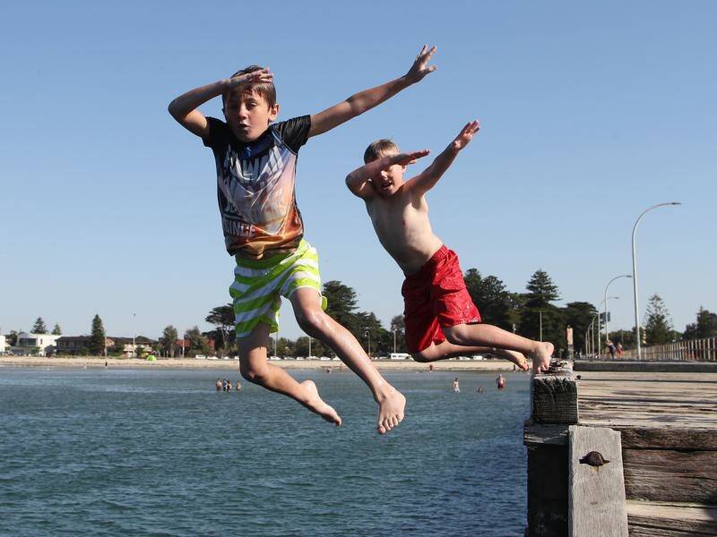 Temperatures rose above 40C in Victoria before suddenly dropping across parts of the state.