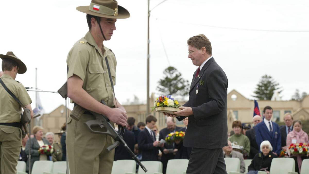 Denis Napthine lays a wreath during the Warrnambool Anzac Day service. 