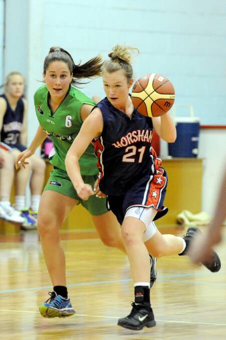 Warrnambool’s Annie O’Brien (left) and Horsham’s Aily McAuliffe in Country Basketball League action. Picture: Wimmera Mail-Times.