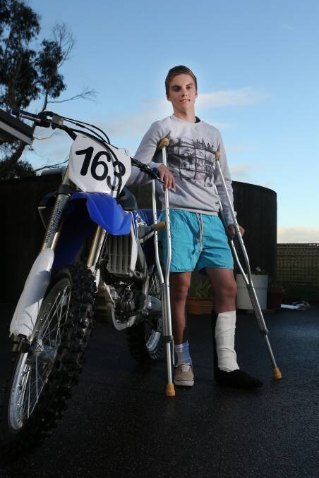Beau Stuchbery, who ignored the pain of a broken leg to finish Saturday's 125cc B grade race at Swan Hill and maintain his position in the championship standings.