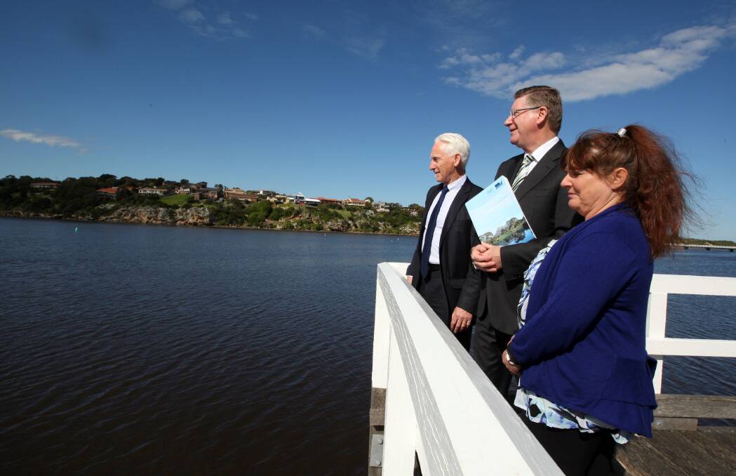 Premier Denis Napthine (centre) surveys the Hopkins River with Glenelg Hopkins CMA CEO Kevin Wood and deputy chairwoman Debbie Shea at the strategy launch. 140822LP63 Picture: LEANNE PICKETT