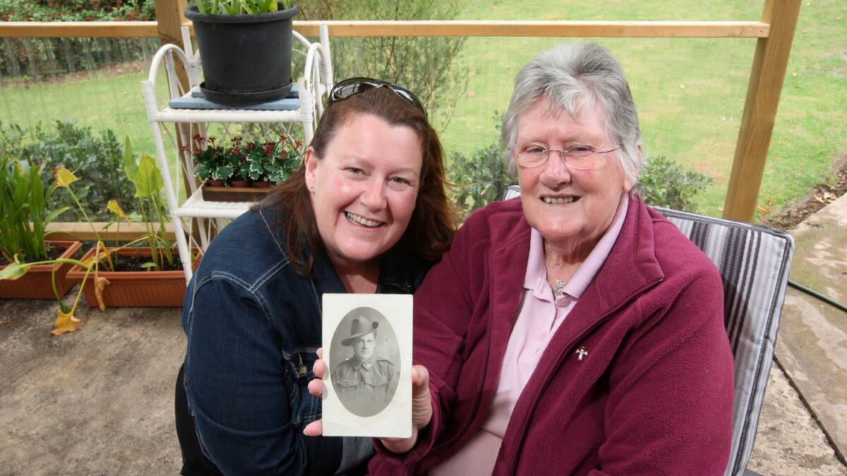 Jude Murfitt with her mother Verna Regan, who holds a photograph of her father Bill Robins who served on the Western Front in WWI. 