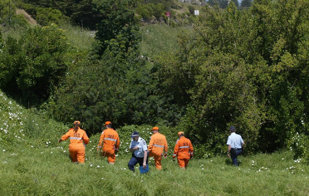 SES crews and police search around Lake Pertobe for missing Melbourne woman, Emma Terrill.