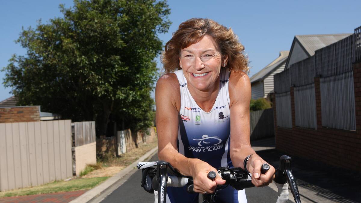 Jenny Dowie has won the 55-59 years age group title at the International Triathlon Union world duathlon championships in Spain.