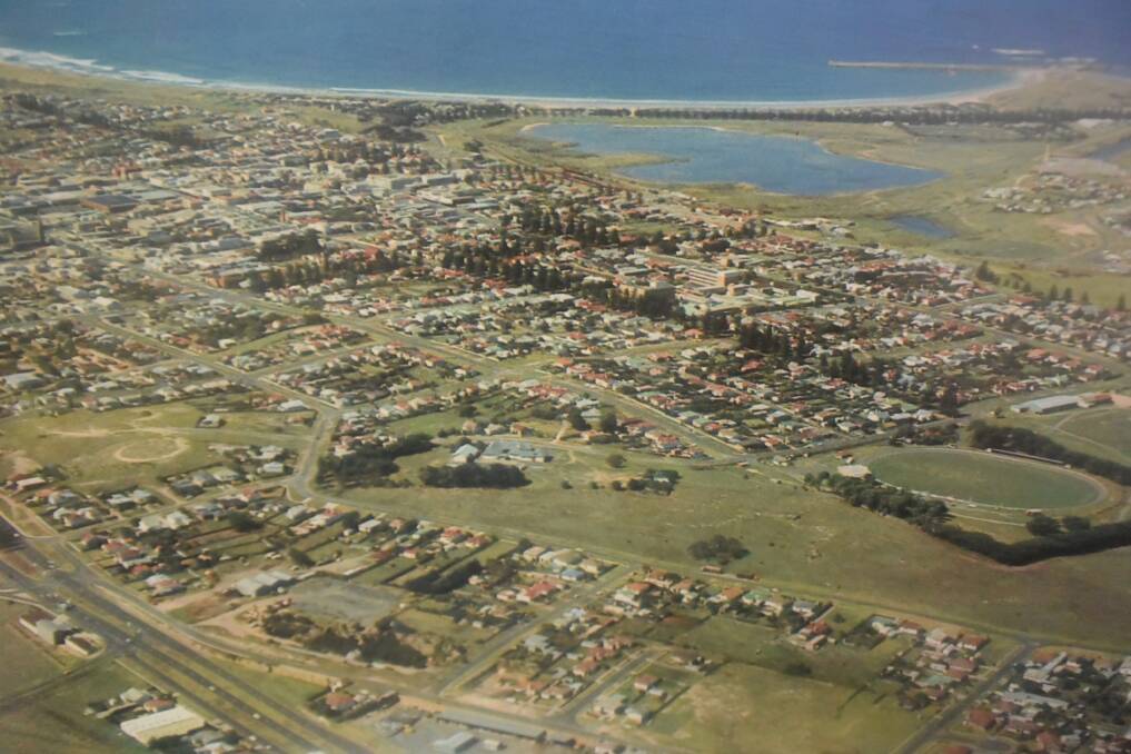 An aerial shot of west Warrnambool looking south-east in the mid-1970s