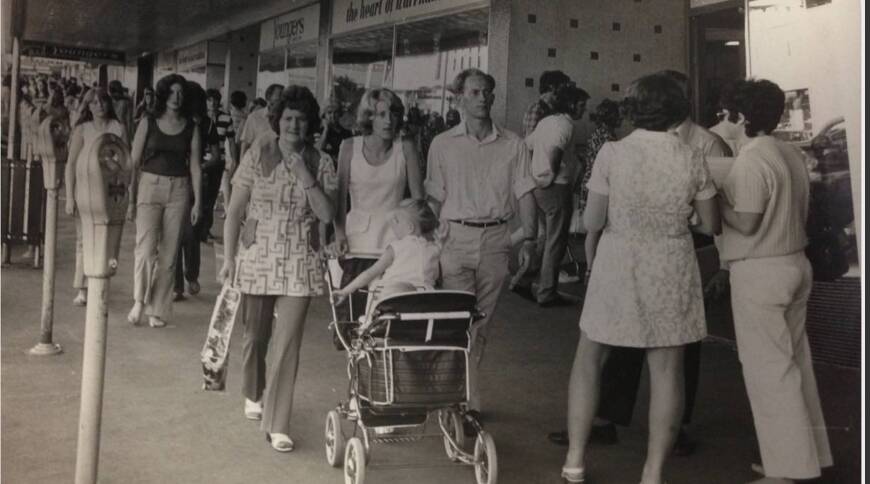 Shoppers along Liebig Street outside Youngers Department Store in 1974