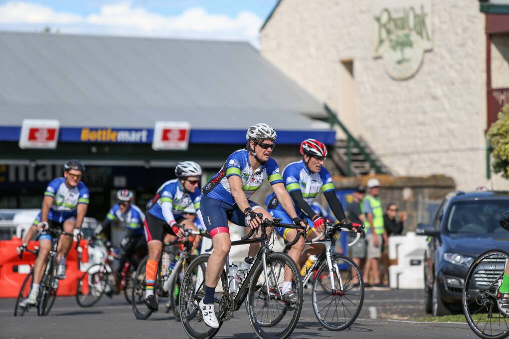 Murray to Moyne riders in the heart of Port Fairy. 