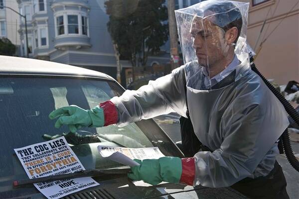 Jude Law takes precautions in the pandemic disaster movie  Contagion .