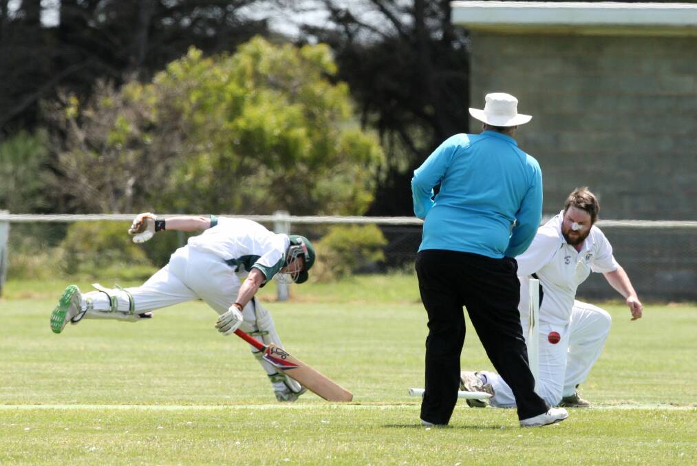 Killarney s Damian McMahon tries to beat the ball and Hawkesdale s Bradley Smith to the wicket in weekend GCA play. 