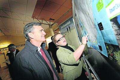 Premier John Brumby learns more about the Great Otway Walk from Alysia Brandenburg, from Parks Victoria.