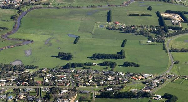 Aerial view of the housing development looking west between Merri River (left) and Wollaston Road (bottom right).