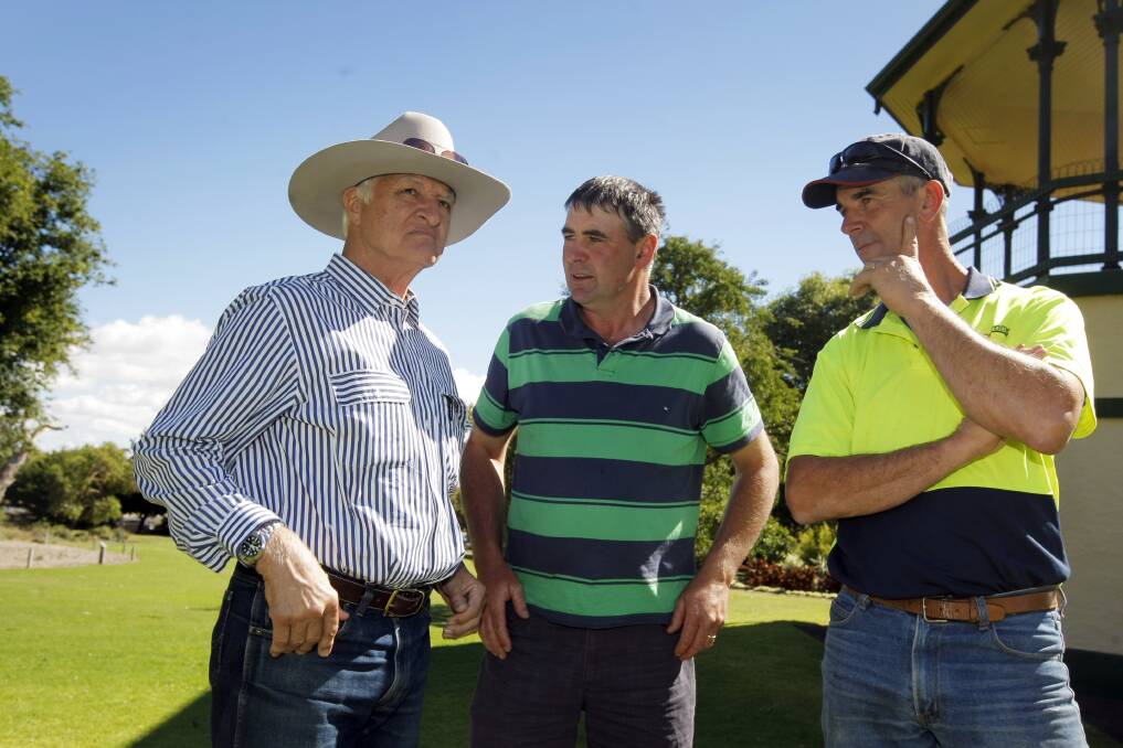 Federal MP Bob Katter speaks with dairy farmers and Farmer Power organisers Chris Gleeson and Jock O’Keefe at yesterday’s rally in Warrnambool. 