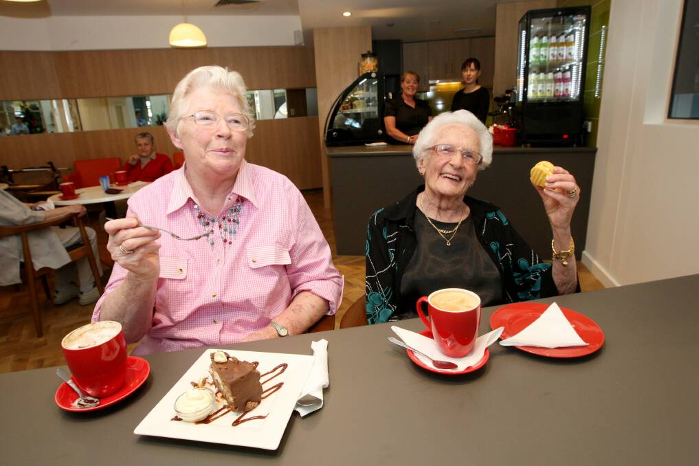 Kath Benson (left) and Bonnie Clifford enjoy Lyndoch’s new cafe.    