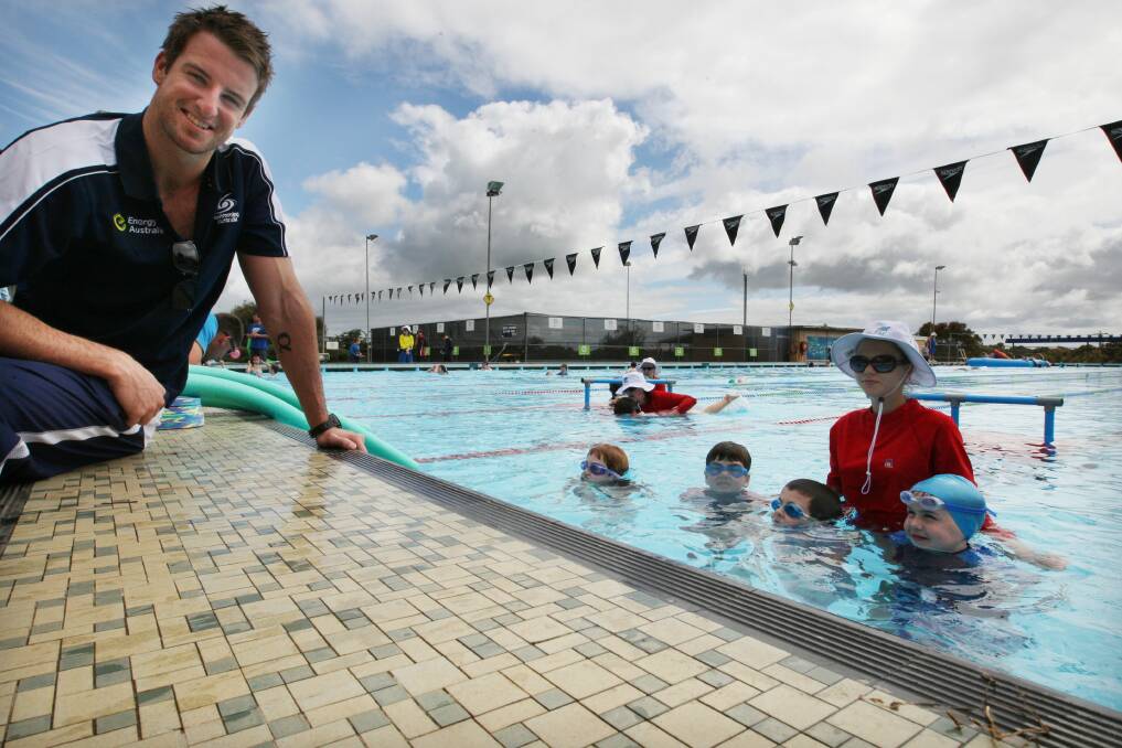 Olympic swimmer James Magnussen at AquaZone with swim instructor Alysha Fewster and children Jack Hope (left), Ruben Anderson, Jacob Remine and  Billy Sheedy.
