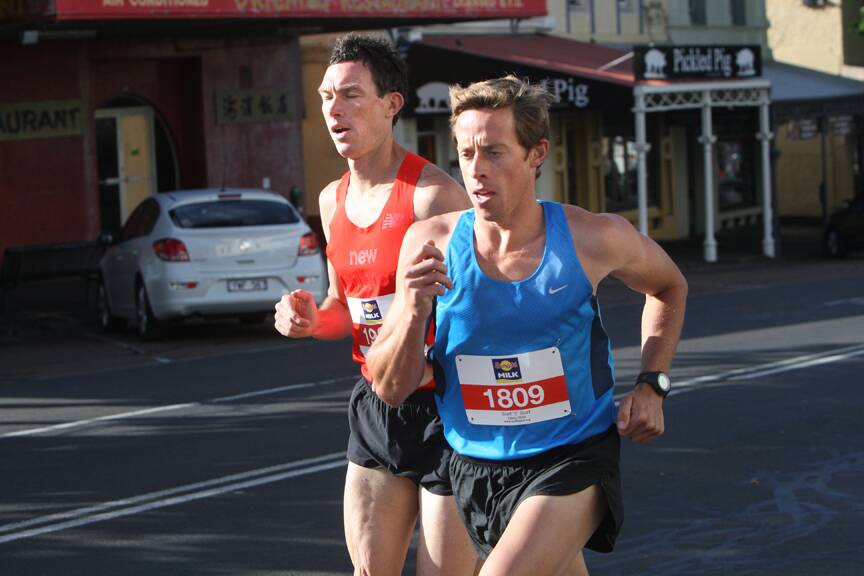 Second and first place in the 10km Shane Nankervis (red), and Brenton Rowe (blue) in Liebig Street. 