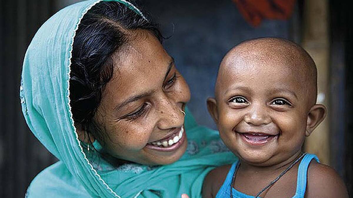 Sonia shares a smile with her 10-month-old daughter Anika. She has just finished preparing a nourishing meal for her at the mothers’ nutrition group in Dhaka, Bangladesh. Photo: Suzy Sainovski