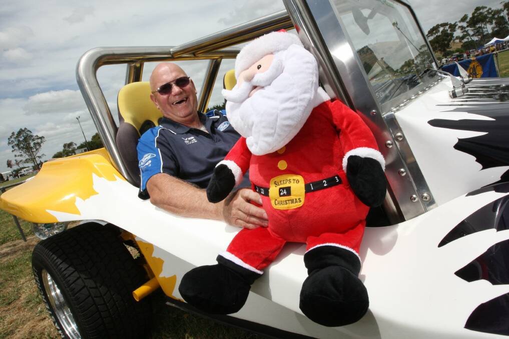 Robert Salt from Portland with Santa in his Vals Wagon Myers Manx.