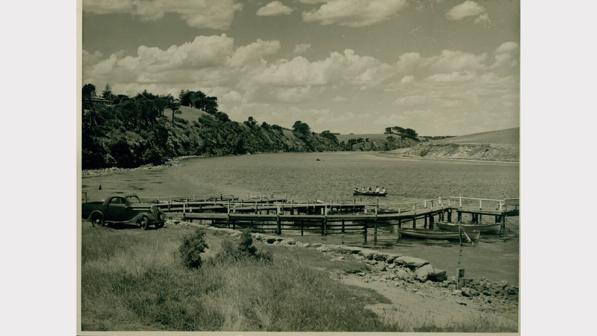 A 1946 view of Hopkins River looking east.