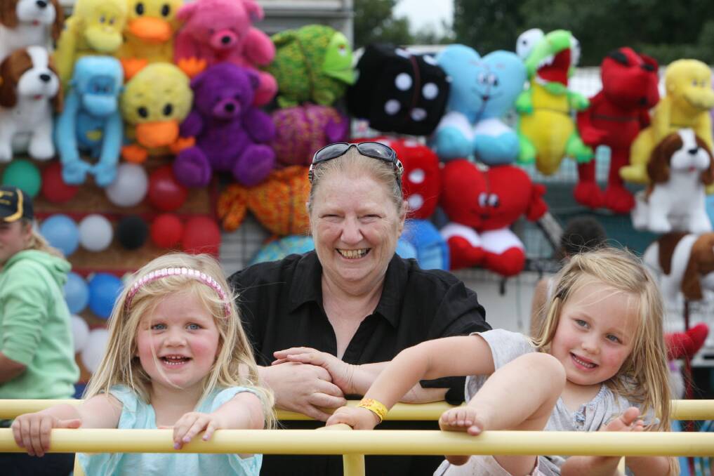 Sophie Whitehead, 3, Penshurst Society A and P president Judith Brennan and Jemima Ross, 3.