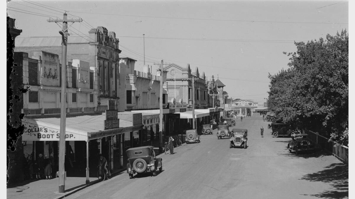 High Street, Terang, in the 1920s. SOURCE: Warrnambool & District Historical Society.