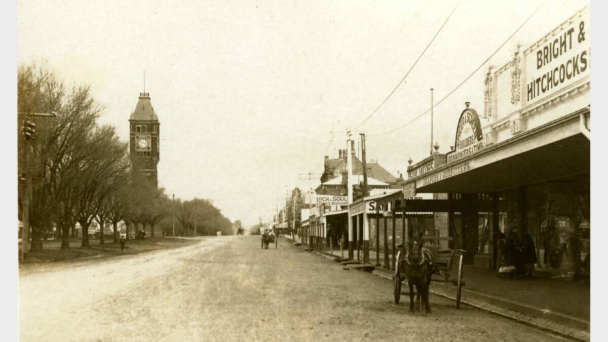 Manifold Street in Camperdown in 1908, with the clocktower clear in the background. SOURCE: Warrnambool & District Historical Society.