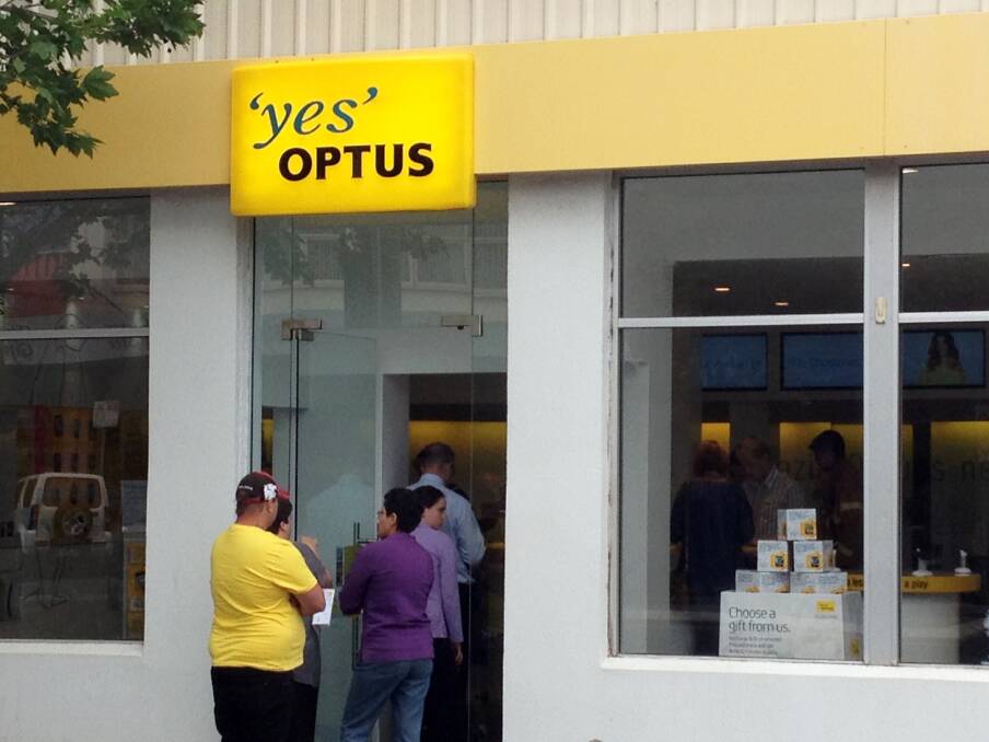 After Warrnambool's Optus shop ran out of SIM cards and mobile modems, customers traveled to Ballarat. 