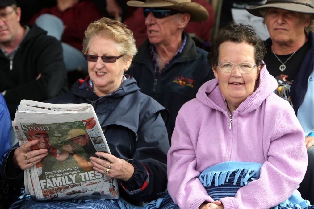 Country music fans were not fussed by Terang's rain on Saturday.