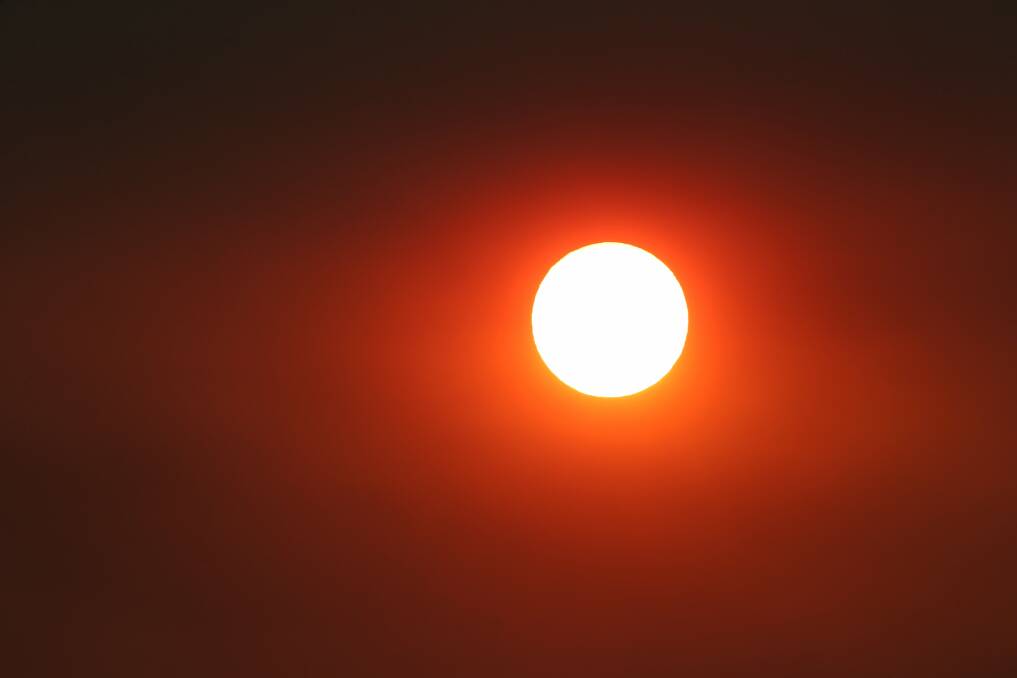 Smoke from fires in the Grampians has drifted to Warrnambool, creating an eerie red sunrise this morning.