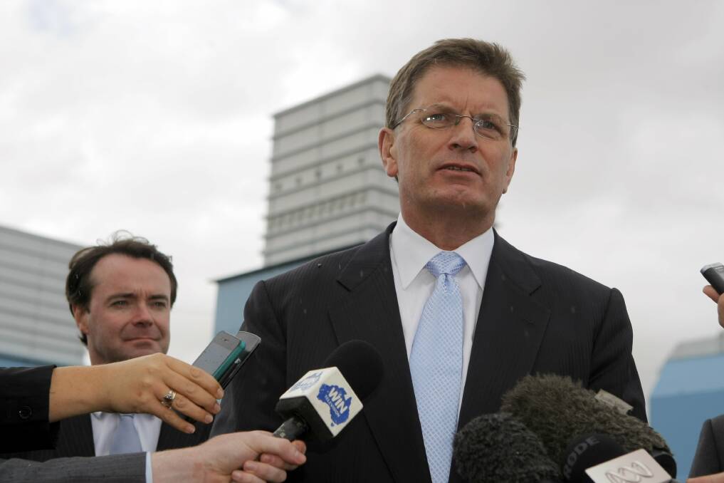 Premier Ted Baillieu has called for Prime Minister Julia Gillard to visit Warrnambool.